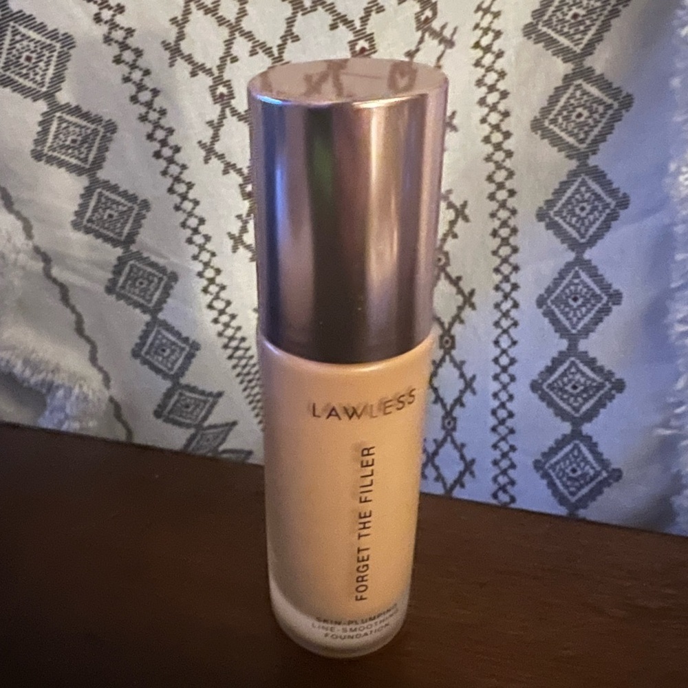 NEW! Lawless Forget The Filler skin plumping foundation ..5L